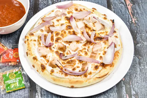 Onion And Smoked Chicken Pizza