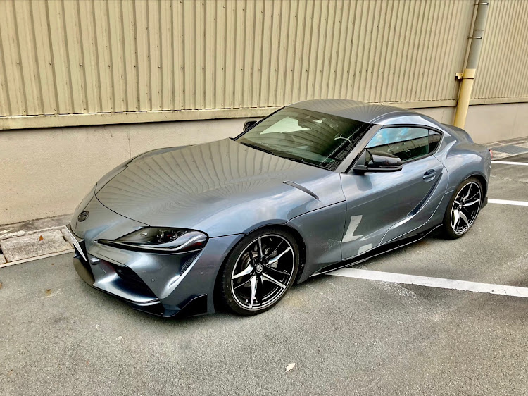 スープラの大人シンプルスタイル・アイスグレーメタリック・12月もよろしくお願いしますに関するカスタム事例の投稿画像1枚目