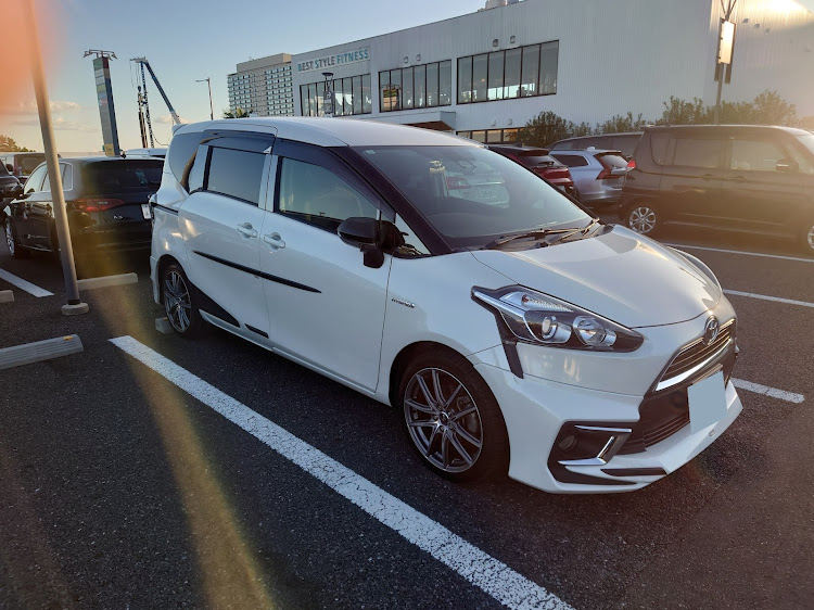 シエンタの12月もよろしくお願いします・マジックアワーと愛車・サンセットタイムに関するカスタム事例の投稿画像5枚目