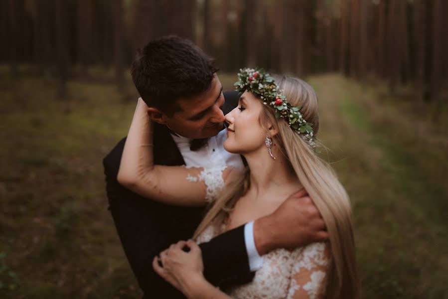 結婚式の写真家Piotr Kochanowski (kotofoto)。2018 8月15日の写真