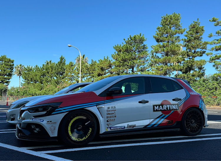 メガーヌ ハッチバックのメガーヌRS・ルノー・メガーヌ4RS・お盆休み・飛び石ヒットに関するカスタム事例の投稿画像1枚目