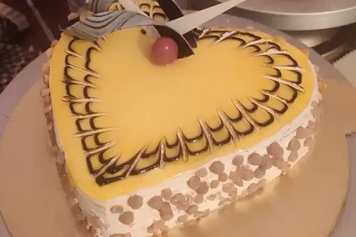 Vanilla Cake Heart Shape Cake [500 Gram]