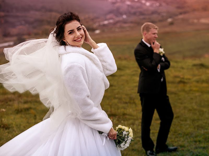 Fotógrafo de casamento Roman Medvіd (photomedvid). Foto de 3 de fevereiro 2018