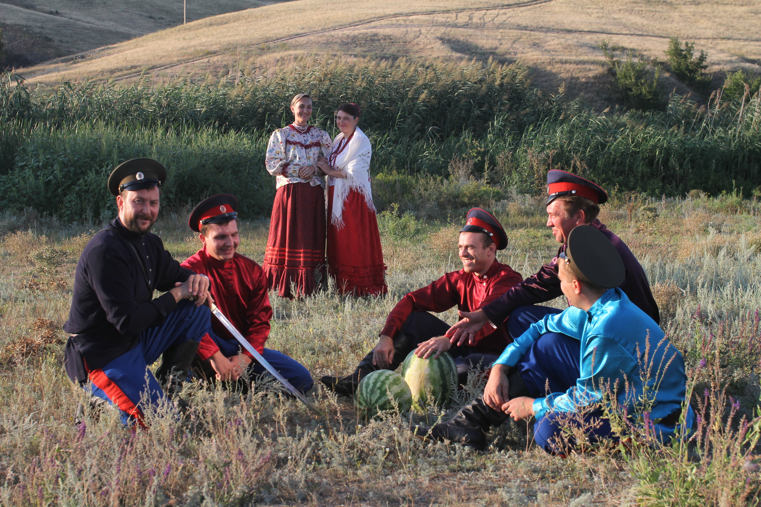 Песни российских казаков. Казачий песенный фольклор Кубани. Ансамбль казачий курень Волгоград. Ансамбль казачий курень Иловля. Степные казаки.