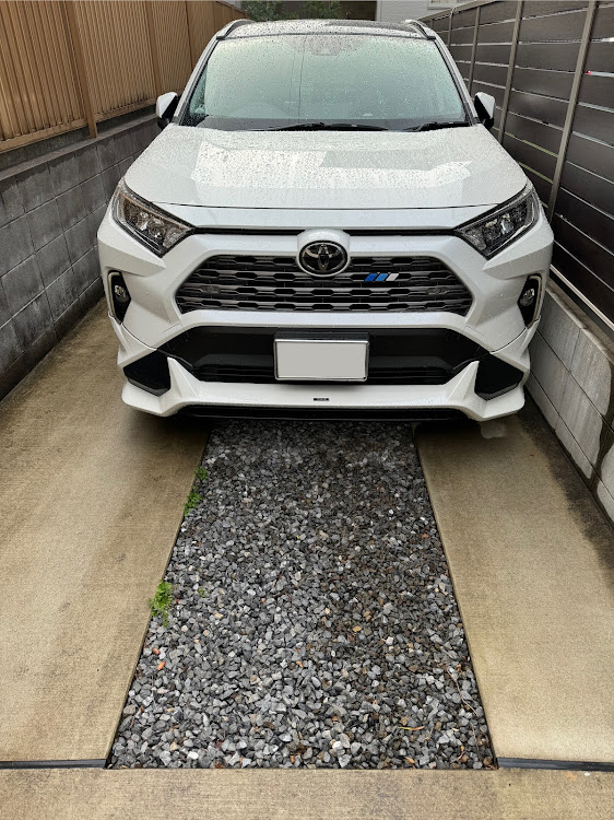 RAV4ののりかえ？？・RAV4・rav4のある生活・グリルマーカー・車検に向けて準備に関するカスタム事例の投稿画像1枚目