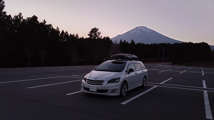 マークXジオの12月もよろしくお願いします・バネ交換・テイン車高調・RSR車高調・車高調整に関するカスタム事例の投稿画像1枚目