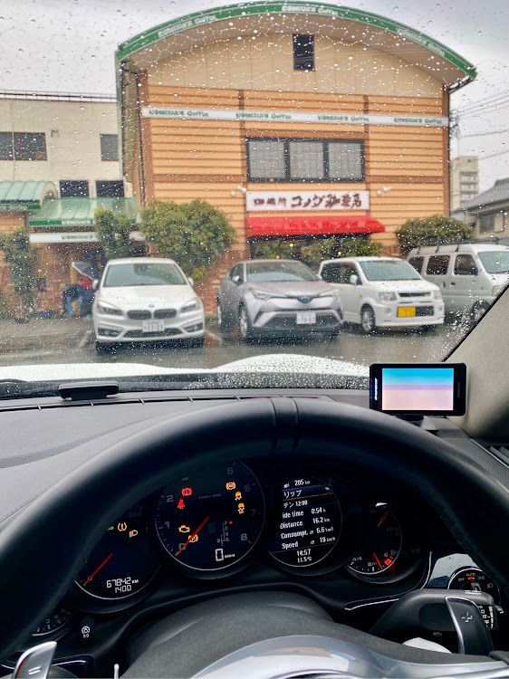 パナメーラのポルシェ・コメダ珈琲店・GODIVAシロノ・GODIVAチョコに関するカスタム事例の投稿画像1枚目