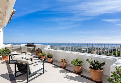 Appartement avec terrasse et piscine 1