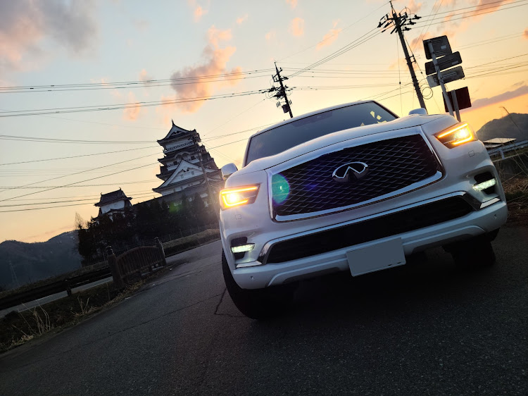 QX80のINFINITI・インフィニティ・北米日産・城と愛車に関するカスタム事例の投稿画像1枚目