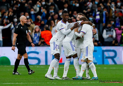 🎥 Een uniek moment bij Real Madrid tegen Real Betis waar de spelers elkaar een erehaag geven
