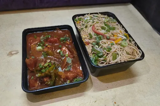 Veg Noodles With Paneer [12 Pieces, Serves 2]