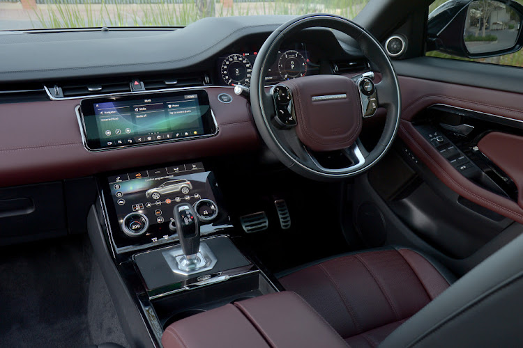 The interior of the 2019 Range Rover Evoque.