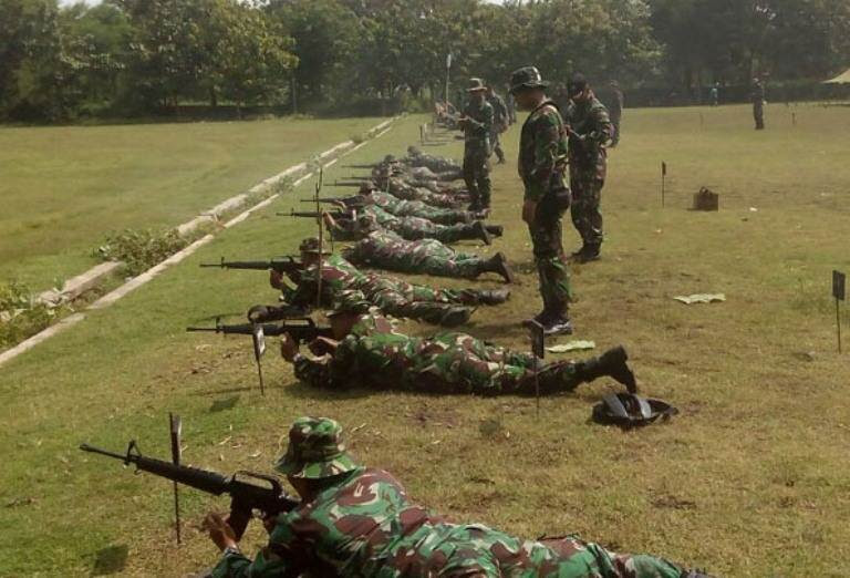 Latihan menembak