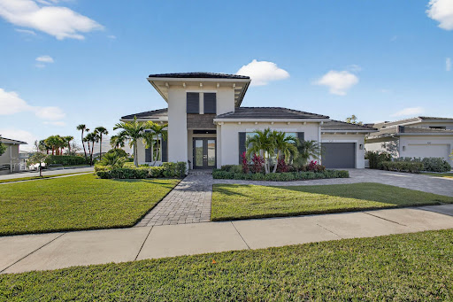House with pool 3