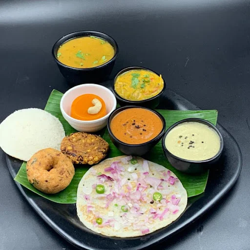 Onion Uttapam Platter