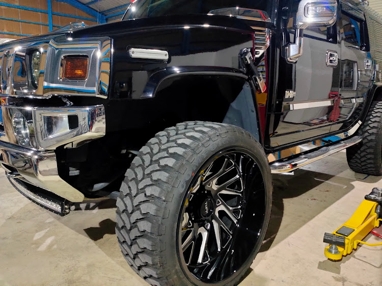 H2の音の暴力・幅の暴力・アメ車好きと繋がりたい・ワンオフマフラー・ワンオフ加工に関するカスタム事例の投稿画像1枚目
