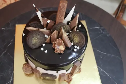 Choco Kitkat Cake [500 Grams]