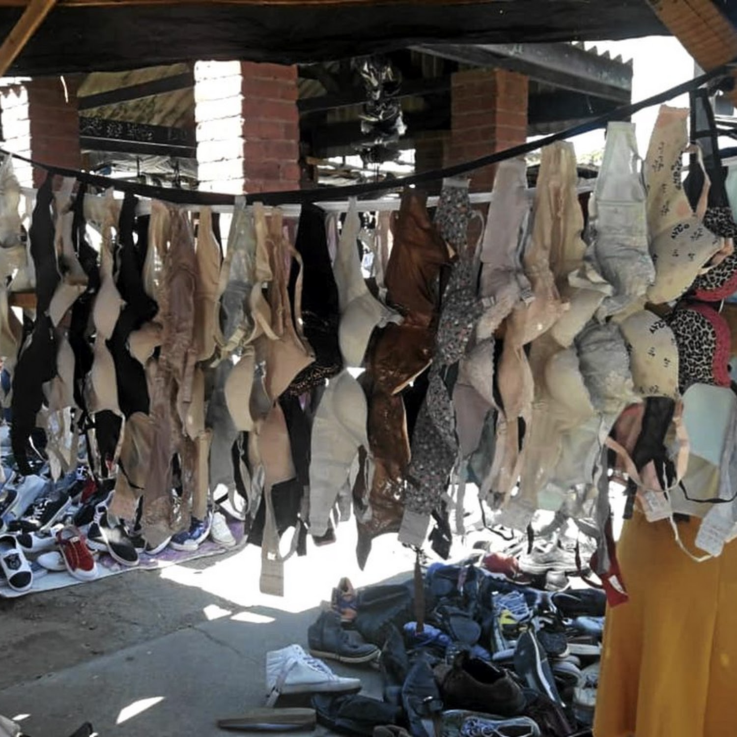 Second-hand underwear back on the list in Zim