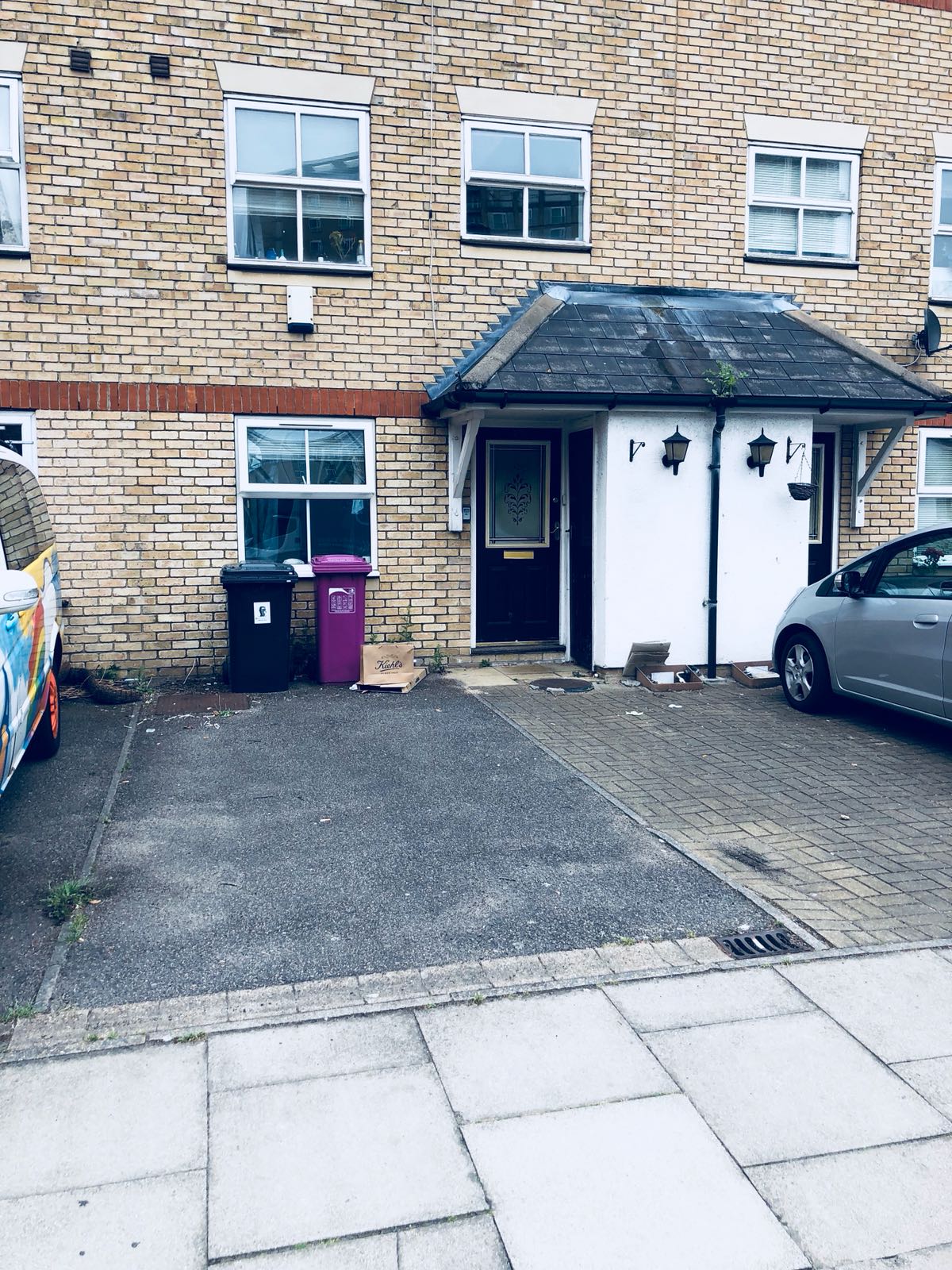 29 Kenneth Crescent