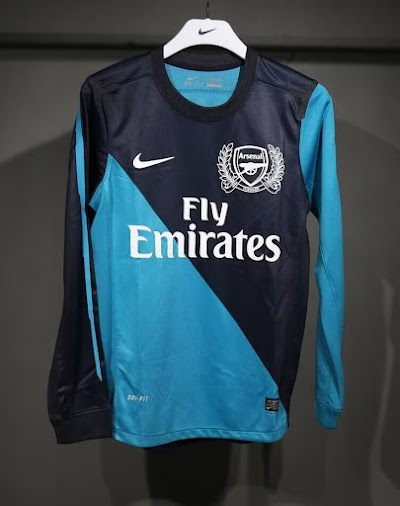 Retro 2011-12 Arsenal Visitante.jpg