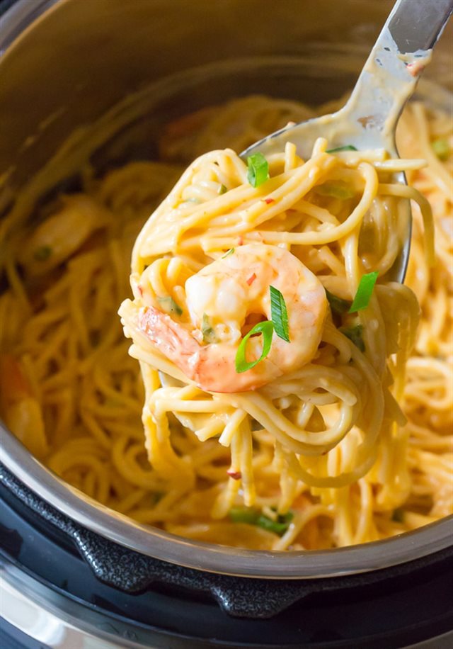 Pasta Tôm Sốt Kem Bằng Nồi Cơm Điện