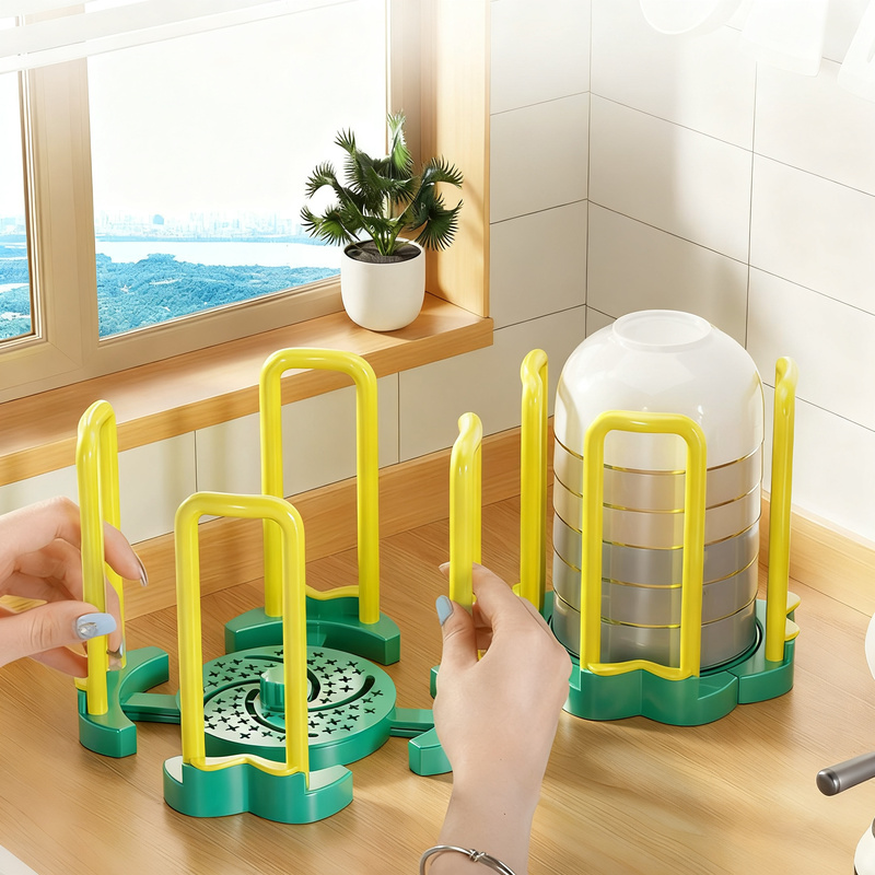 Expandable plastic drying rack for dishes