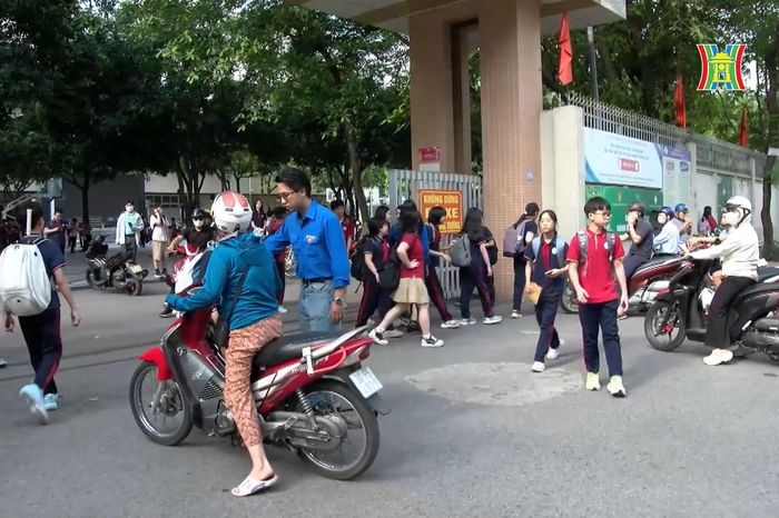 Sắc xanh hạ nhiệt điểm nóng giao thông - Đài Phát thanh và truyền hình Hà Nội