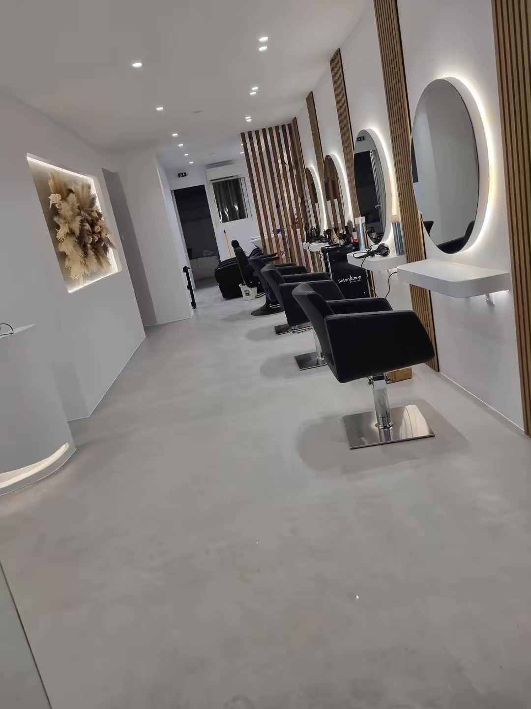 Luxurious comfortable shampoo and sink chairs station