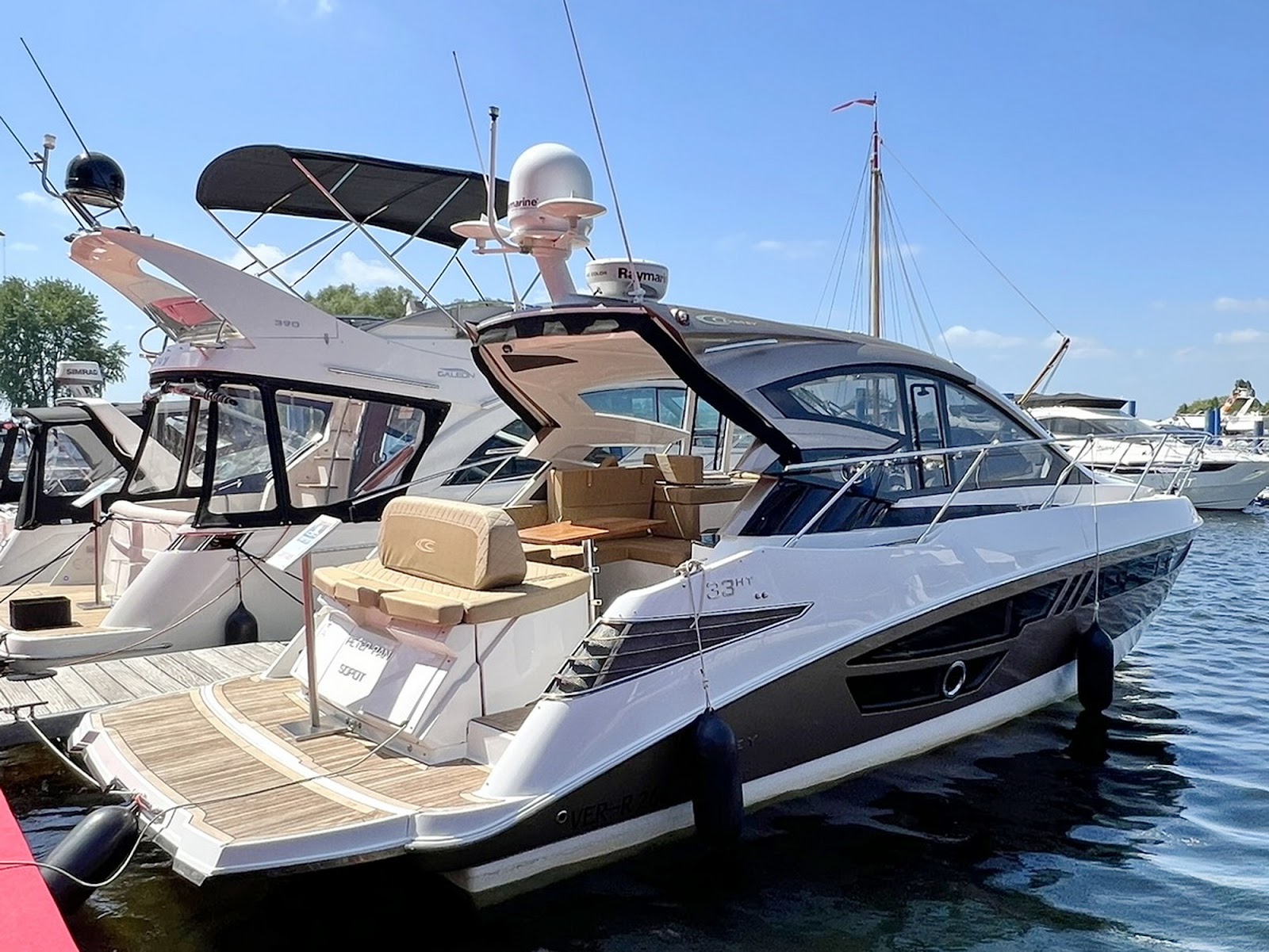 Cobrey 33 HT Motoryacht kaufen - HW Bootcenter - Bild 2