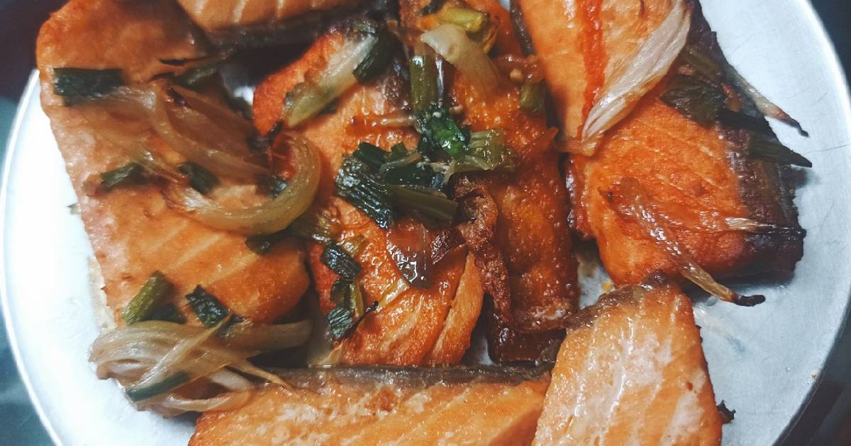 Cá hồi sốt tương áp chảo
