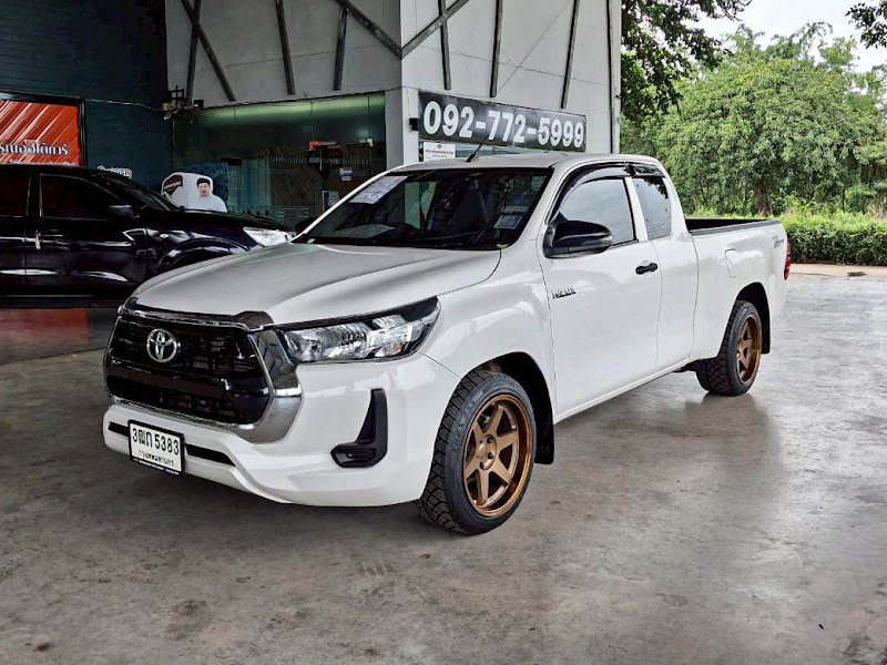 TOYOTA HILUX REVO