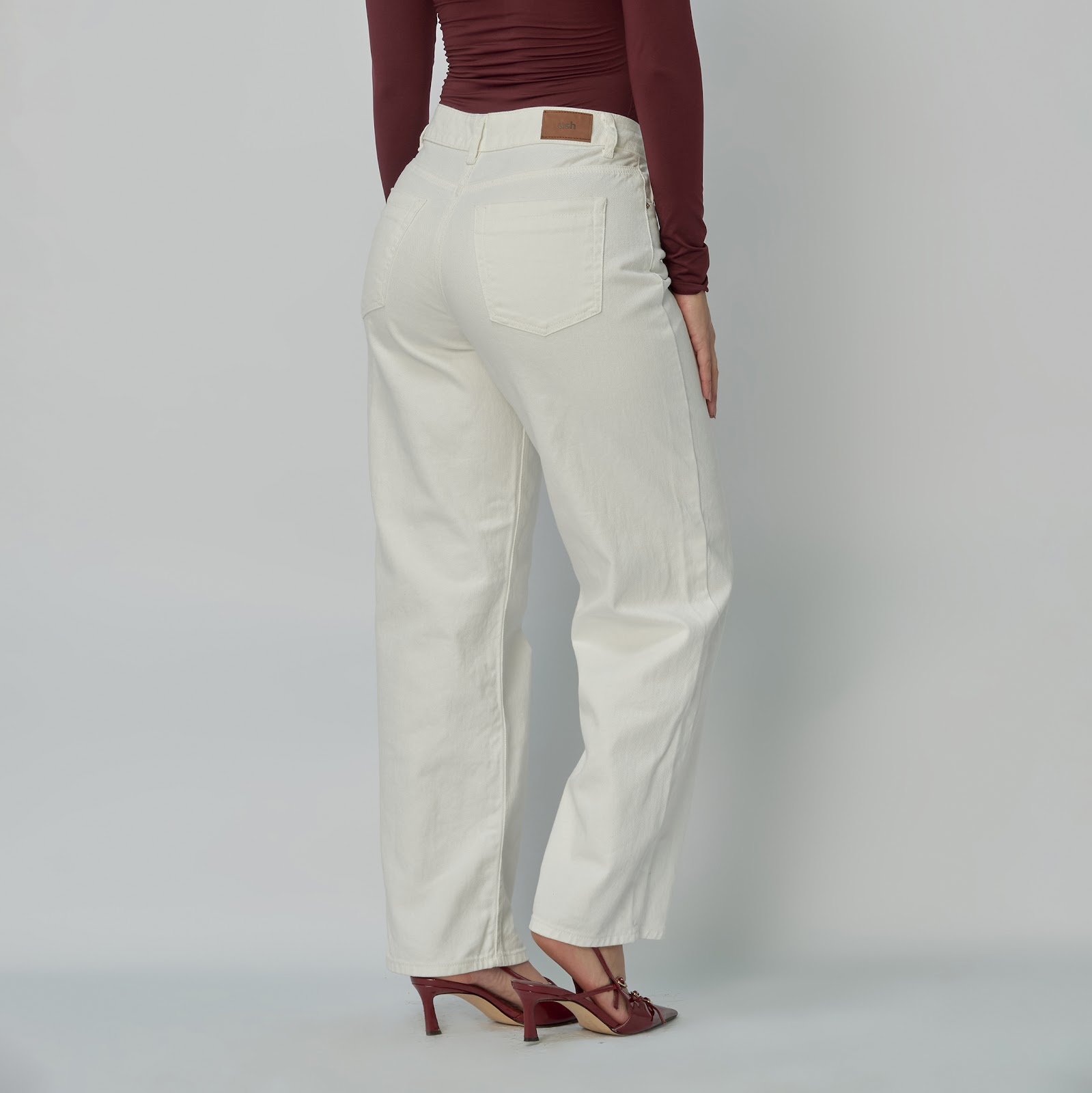 Jean dama Straight tiro alto rígido con pretina asimétrica – Ivory - Vista 5