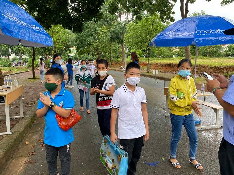 Công tác tổ chức phòng, chống dịch Covid-19, đảm bảo an ninh trật tự và an toàn giao thông trong kỳ thi tuyển sinh vào lớp 6, lớp 10 Trường TH, THCS, THPT Chu Văn An