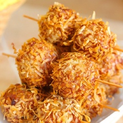 Vậy là xong rồi đó. Món này ăn nóng với cơm, hoặc dùng làm đồ ăn vặt đều được, chấm với tương ớt pha sốt mayonnaise là tuyệt ngon luôn nhé. Bảo đảm tuy đây là một món ăn khá lạ miệng nhưng bạn sẽ mê ly luôn ngay từ cái cắn đầu tiên.