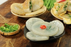 Bánh hẹ hấp xong có thể ăn luôn với nước mắm chua ngọt hoặc chiên vàng hai mặt trên chảo với trứng cũng sẽ rất hấp dẫn nhé. Những chiếc bánh hẹ dẻo dai, thơm ngon, dùng ăn chơi hay đổi vị cho bữa sáng gia đình đều rất tuyệt vời. Đặc biệt, cách làm bánh hẹ của người Hoa chuẩn ngon được biến tấu từ Cooky sẽ rất dễ cho các bạn làm theo đấy.
