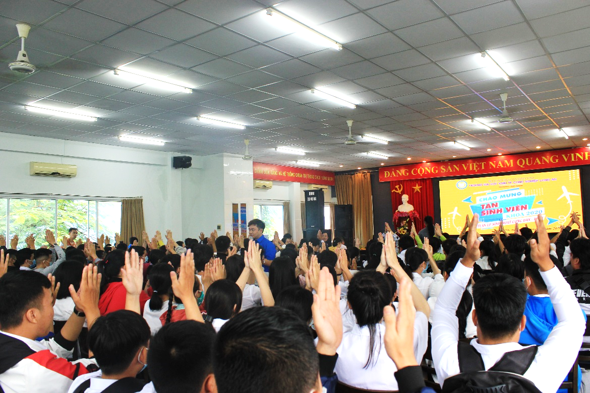 Những trò chơi hoạt náo chào mừng Tuần lễ sinh hoạt công dân – học sinh, sinh viên DLA năm học 2020-2021