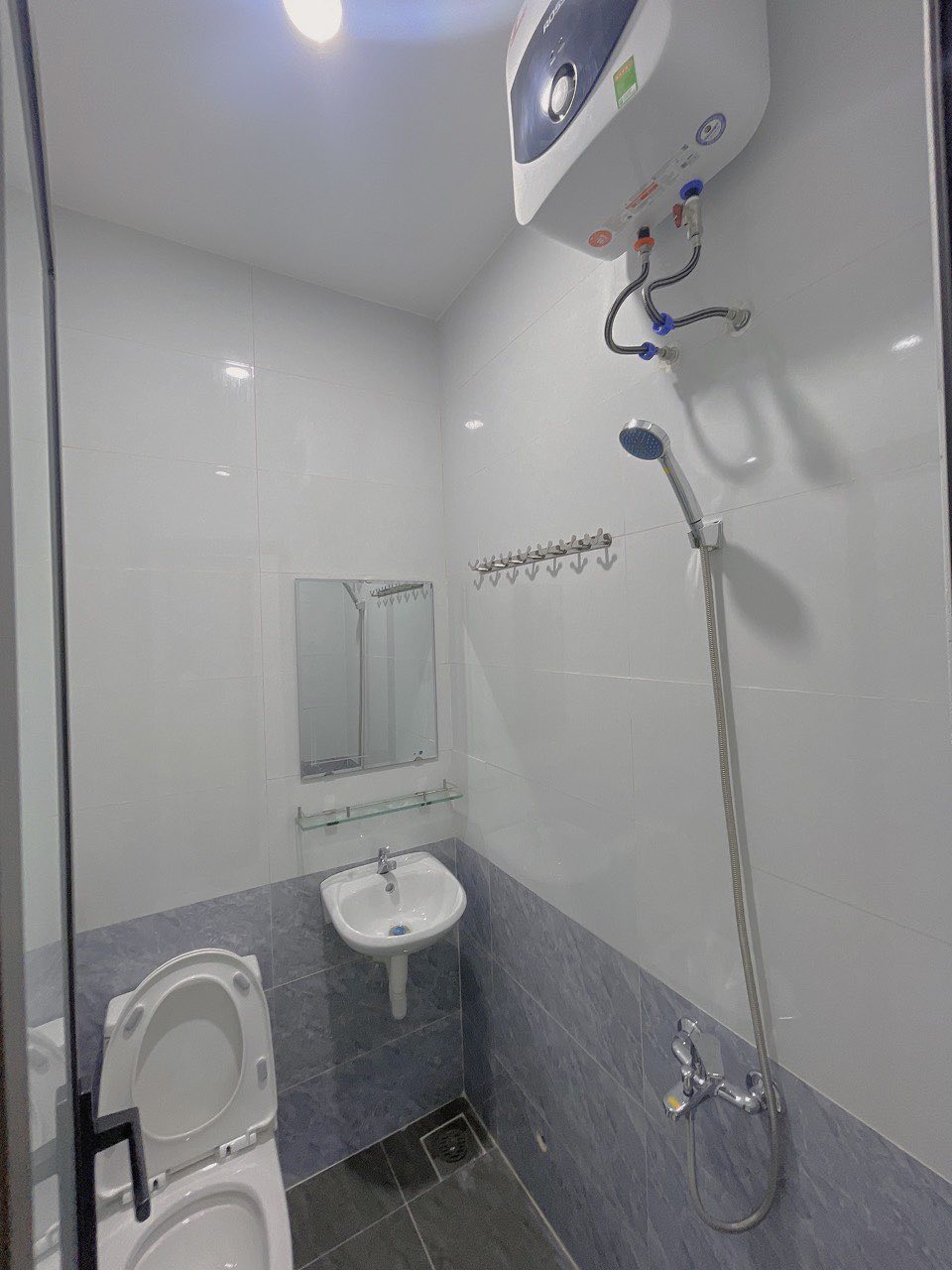 Cần cho thuê căn hộ mặt tiền Phù Đổng - sát Phạm Hùng  3