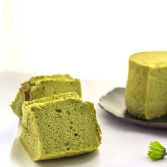 Tắt lò, cho bánh ra, dùng dao cắt bỏ phần trên của mặt bánh và thưởng thức.