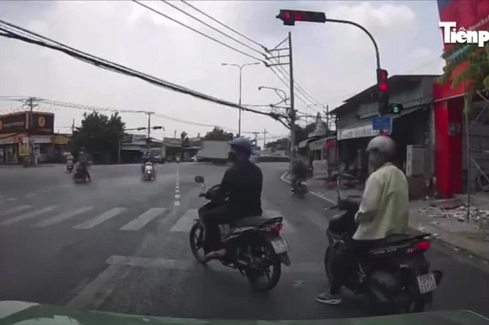 Xe tải lao vào đám đông, hai người thương vong ở TPHCM - Báo Tiền Phong