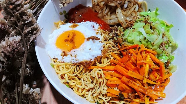 Mì Trứng Trộn Rau Củ