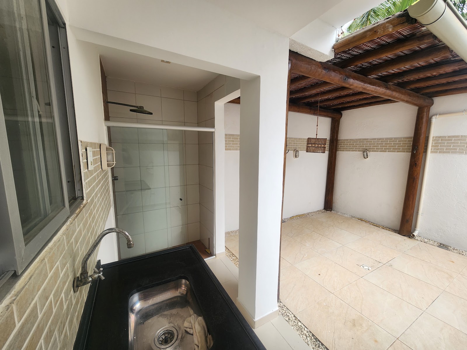 Casa em condomínio, Itapuã