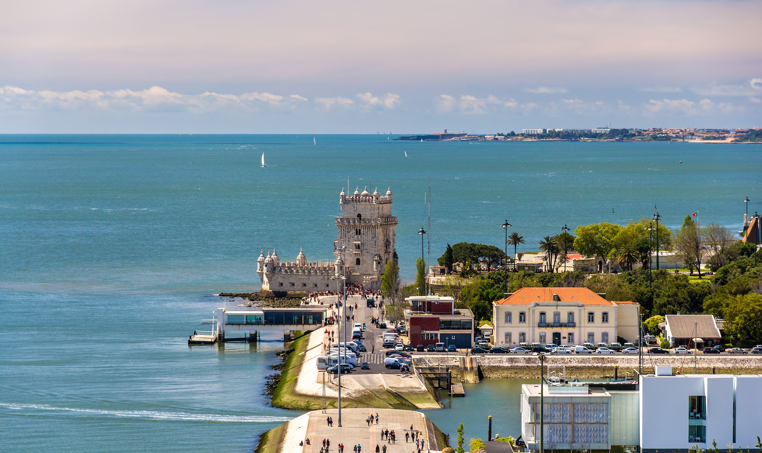 Lisbon's Essence, A Couple's 1-Day Journey