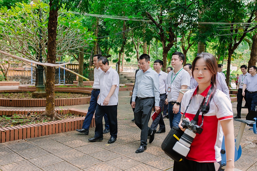 Đồng chí Nguyễn Kim Sơn,  Bộ trưởng Bộ Giáo dục và Đào tạo đến thăm và làm việc tại Trường Đại học Tây bắc