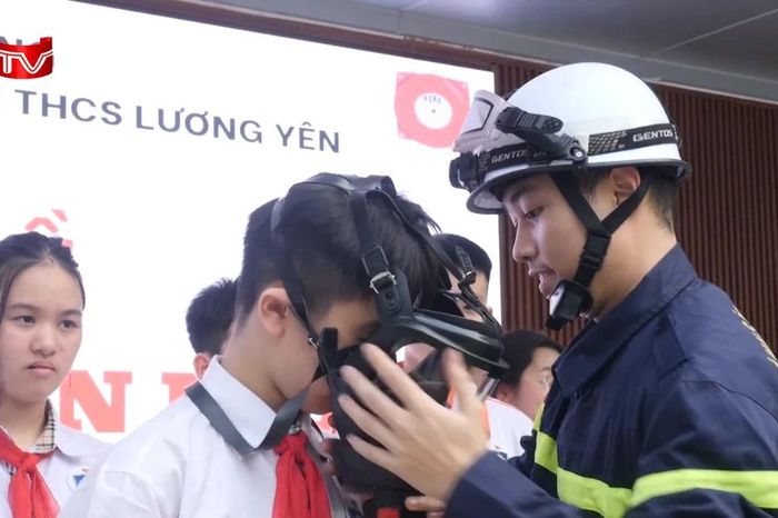 Đội Chữa cháy và CNCH khu vực số 9 tuyên truyền kỹ năng PCCC cho học sinh - Chuyên trang An Ninh Thủ Đô - Báo Công an nhân dân