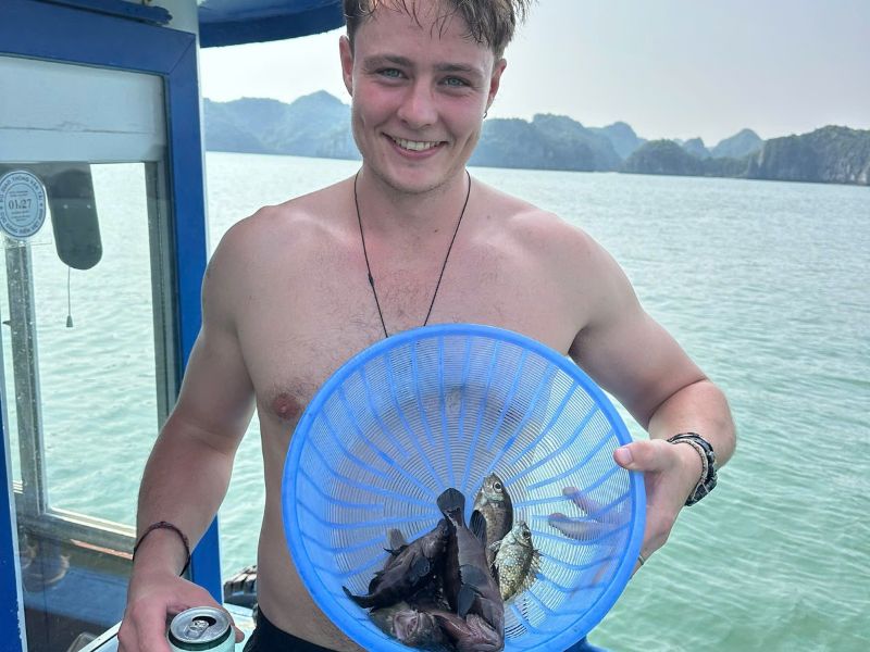 Cat ba lan ha bay fishing tour