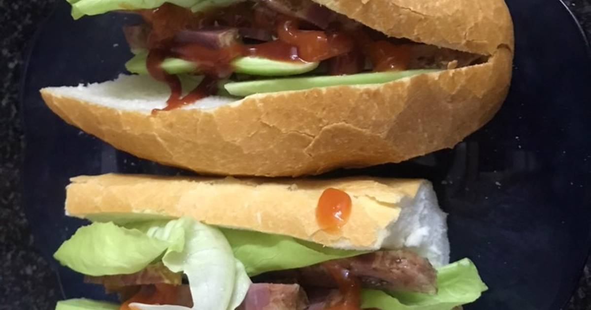 Bánh mì kẹp ăn đêm😂