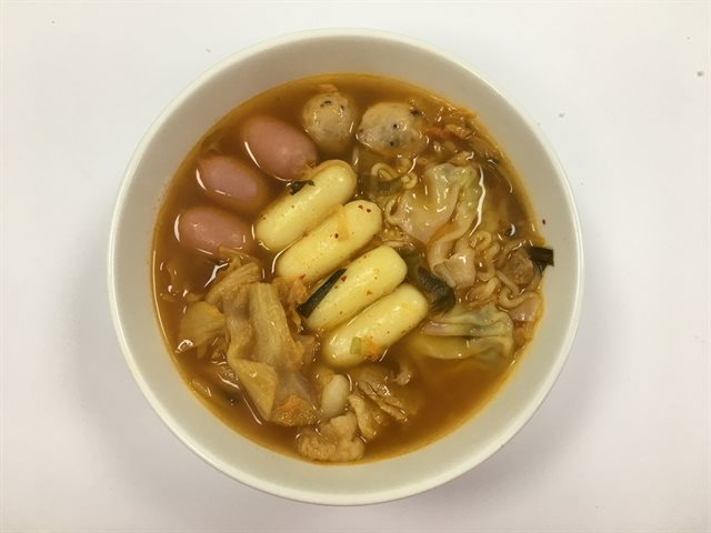 Lẩu Kim Chi Bánh Gạo Phô Mai