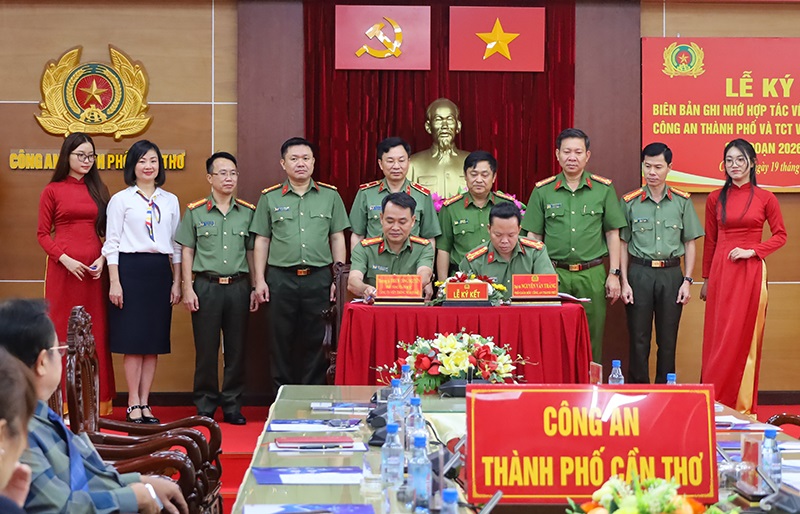 Người dân giải quyết thủ tục hành chính