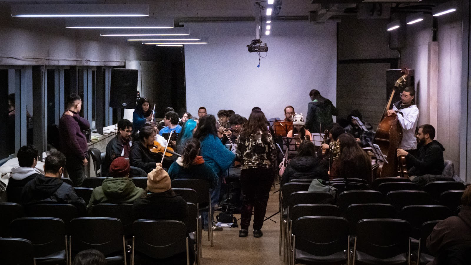 El ensayo comienza