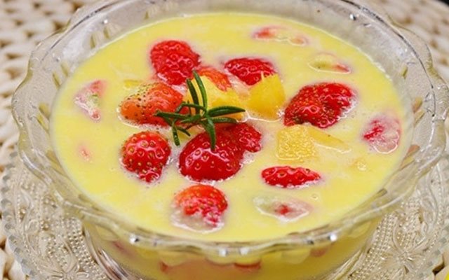 Sinh Tố Dâu Tây Thơm Và Sốt Mayonnaise
